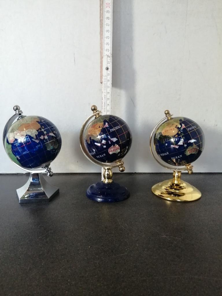 3 X LAPIS LAZULI STIJL GEMSTONE EDELSTENEN GLOBE TOPSTAAT, Lapis lazuli, Ophalen of Verzenden, Zo goed als nieuw, Interactief