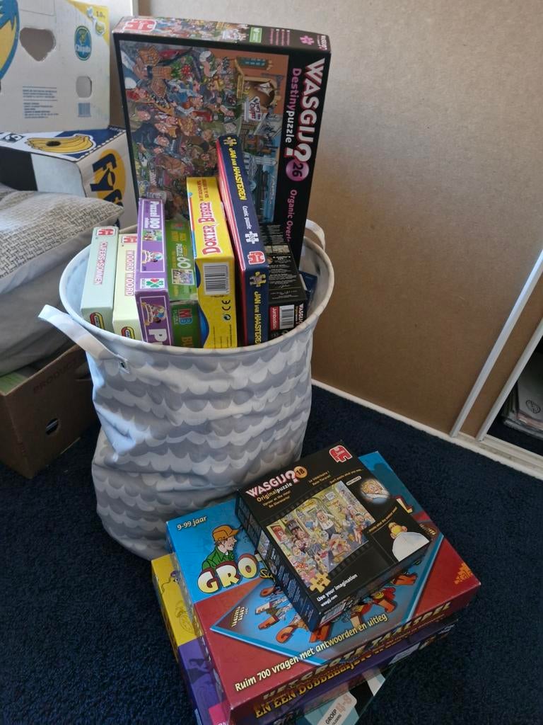 Grote verzameling bordspellen en puzzels, Ophalen