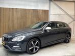 Volvo V60 1.5 T3 Nordic+ R-DESIGN AUTOMAAT STANDKACHEL, Auto's, Volvo, 4 cilinders, Origineel Nederlands, 152 pk, Parkeerassistent