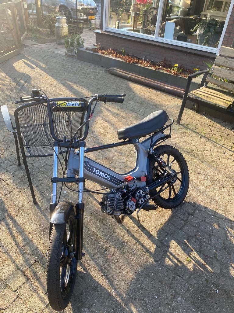 Tomos 65 cc, Fietsen en Brommers, Ophalen, Zo goed als nieuw, Standard