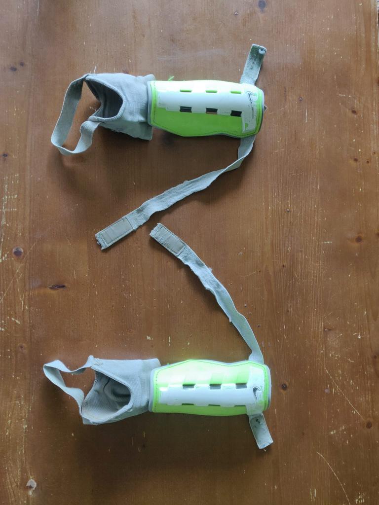 Scheenberschermes Nike, Sport en Fitness, Voetbal, Maat XS of kleiner, Ophalen of Verzenden, Zo goed als nieuw, Schoenen