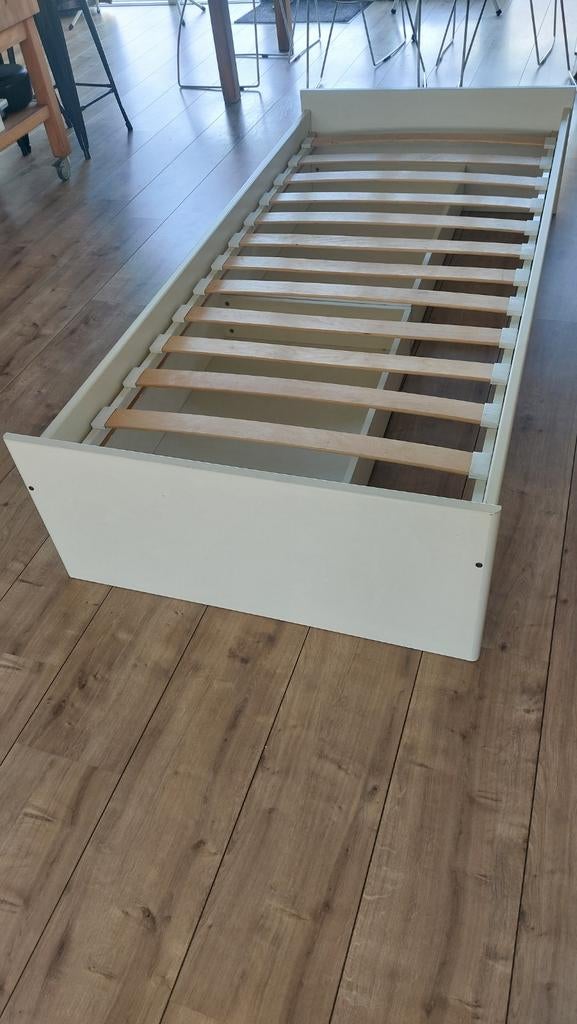 Eenpersoonsbed met lattenbodem, Huis en Inrichting, Slaapkamer | Bedden, Ophalen, Gebruikt