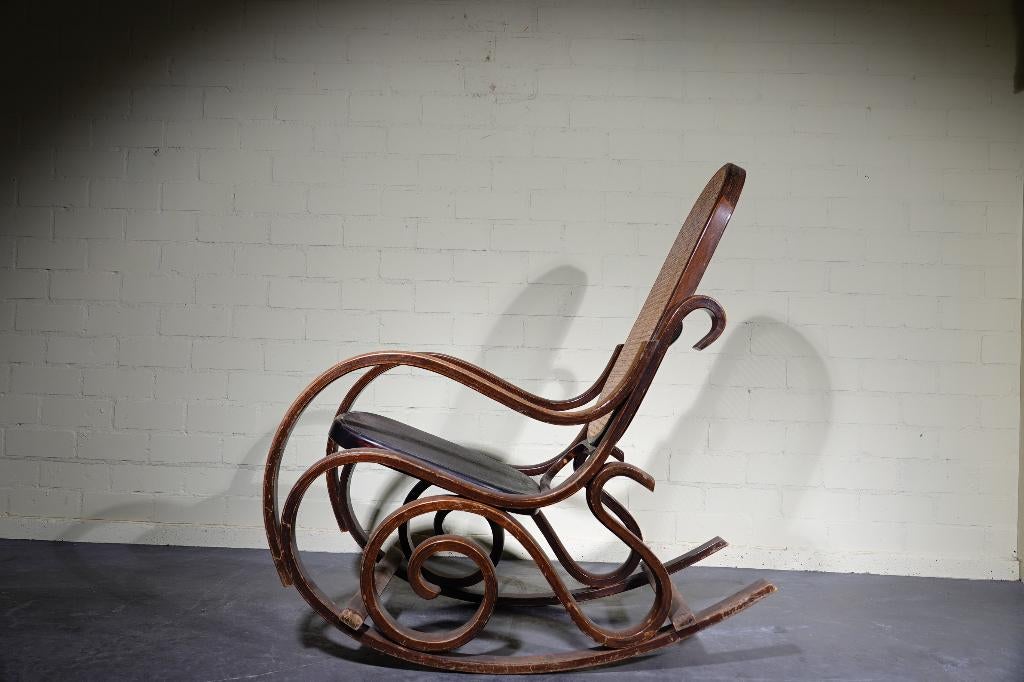 antieke thonet stijl schommelstoel, Huis en Inrichting, Ophalen, Gebruikt, Bruin, Thonet