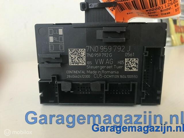 Centrale deurvergrendelingsmodule rechtsvoor 7N0959792J, Gebruikt, Volkswagen, Ophalen of Verzenden, Volkswagen