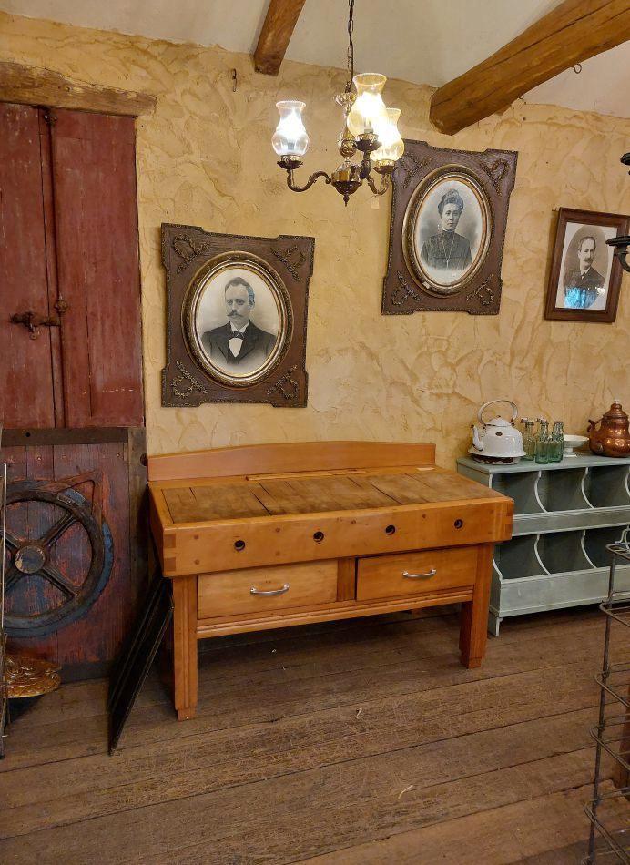 decoratief oud hakblok met 2 lades, Antiek en Kunst, Curiosa en Brocante, Ophalen