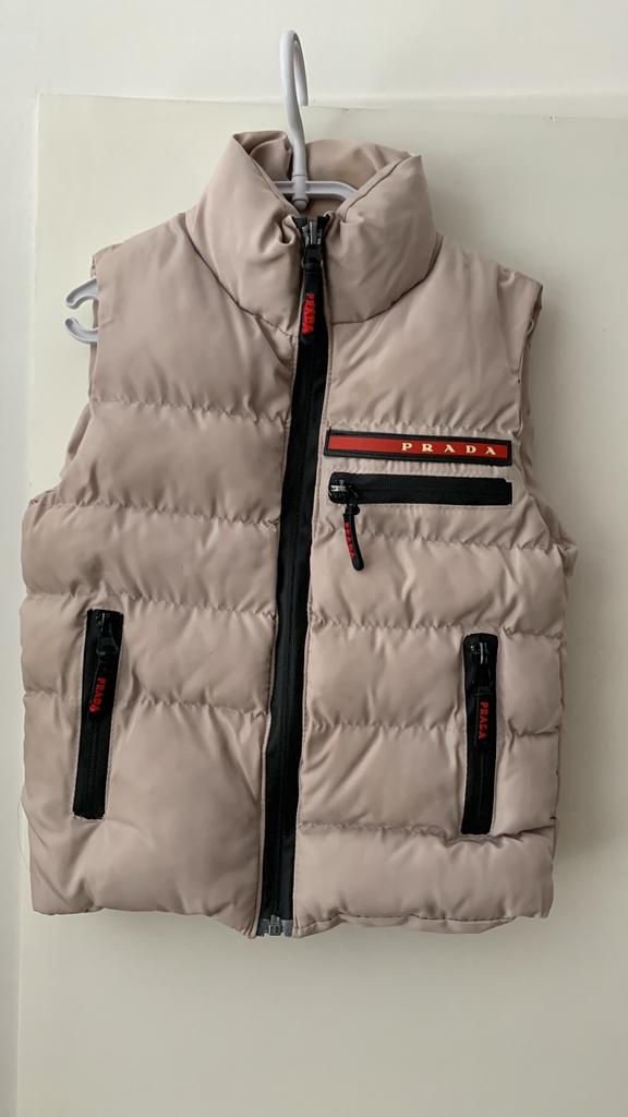 Prada bodywarmer jongens 1/2 jaar beige, Kleding | Heren, Bodywarmers, Ophalen of Verzenden, Zo goed als nieuw, Overige maten