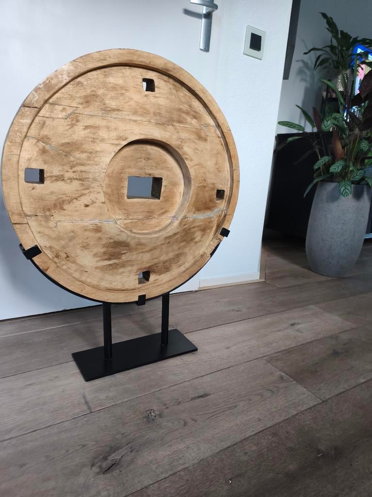 Groot ornament op voet, Ophalen