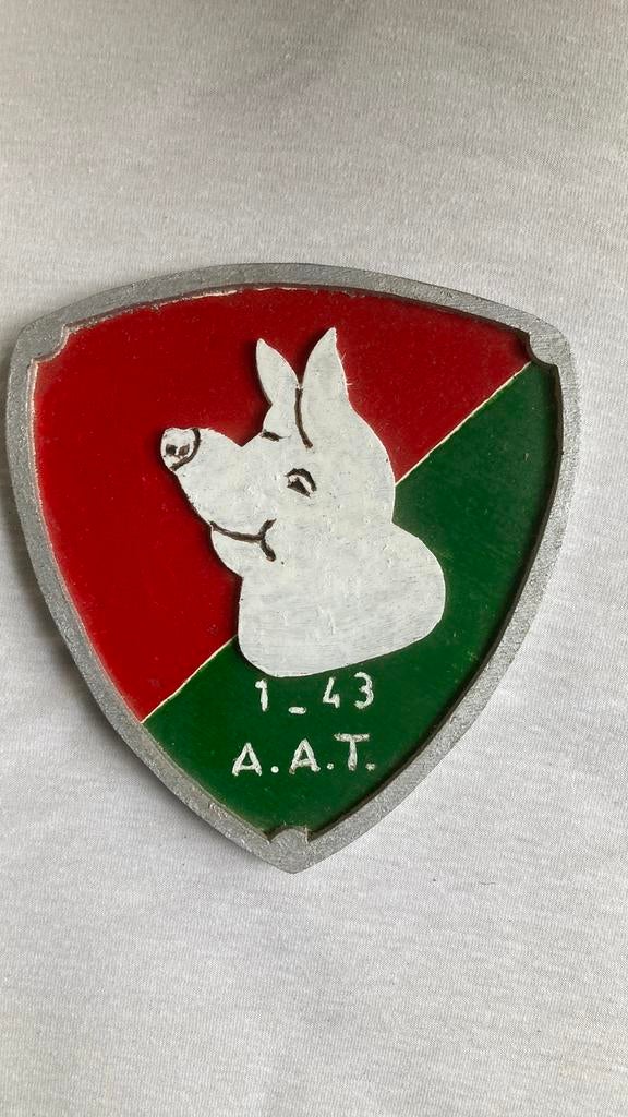 KNIL 1-43 A.A.T schildje, Ophalen of Verzenden, Landmacht, Nederland, Embleem of Badge
