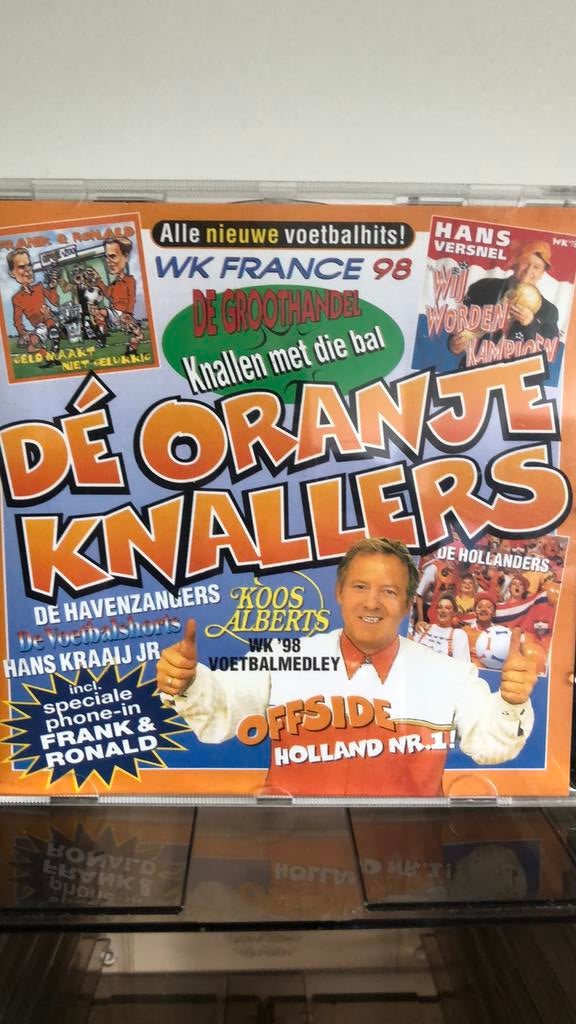 Oranje knallers, Ophalen of Verzenden, Zo goed als nieuw, Levenslied of Smartlap