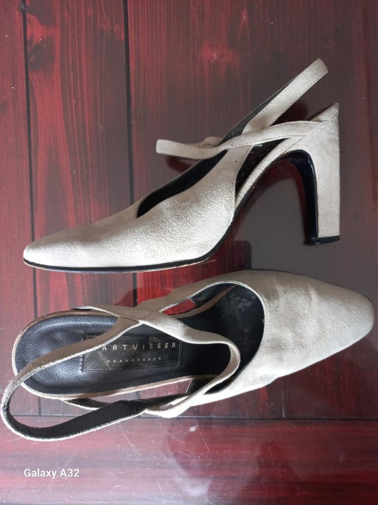Beige suede slingback met hak schoen van Mart Visser maat 37, Mart Visser, Beige, Ophalen of Verzenden, Zo goed als nieuw