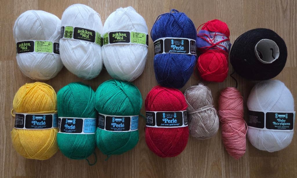 13 bollen wol (rood, blauw, groen, wit, geel, roze, zwart), Ophalen of Verzenden, Nieuw, Breien of Haken, Wol of Garen