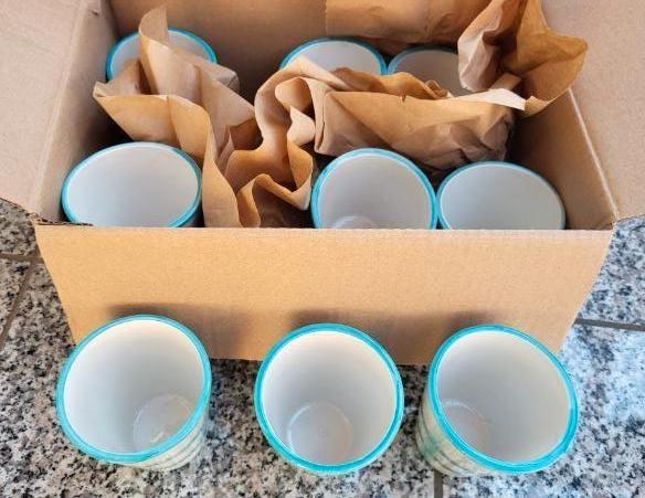 Koffie bekers. Douwe Egberts. Nieuw !!, Nieuw, Ophalen of Verzenden, Overige stijlen, Kop(pen) en/of Schotel(s)