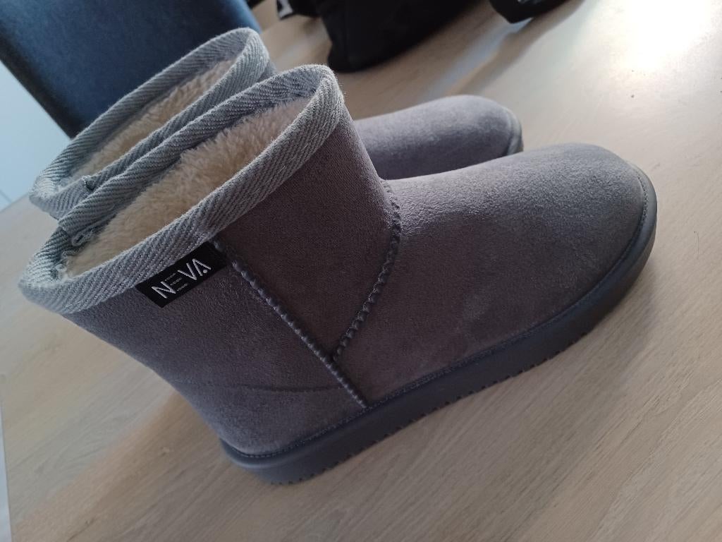 Look a like Uggs, Overige typen, Ophalen of Verzenden, Grijs, Onbekend
