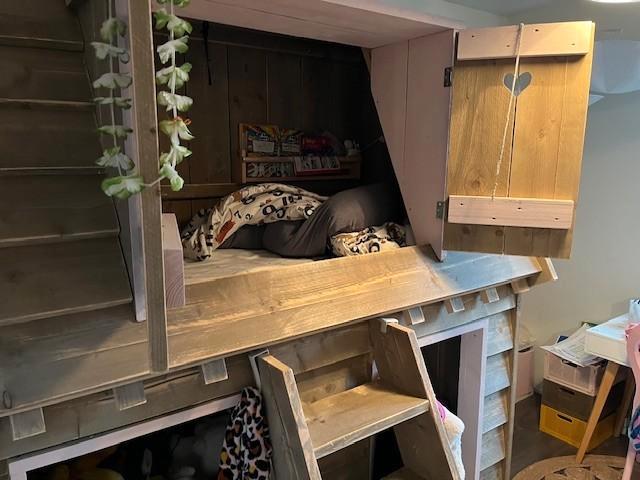 Saartje Prum Kinderbed Droomhuis incl 2 matrassen + latbodem, Kinderen en Baby's, Kinderkamer | Stapelbedden en Hoogslapers, Zo goed als nieuw