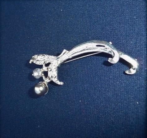 4 VERSCHILLENDE BROCHE S BLAD MET PAREL EN KRISTAL, VINTAGE, Sieraden, Tassen en Uiterlijk, Broches, Zo goed als nieuw, Overige materialen