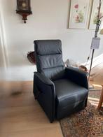 Te koop spiksplinter nieuwe electrische StaOp-stoel, Ophalen, Nieuw, 50 tot 75 cm, Leer