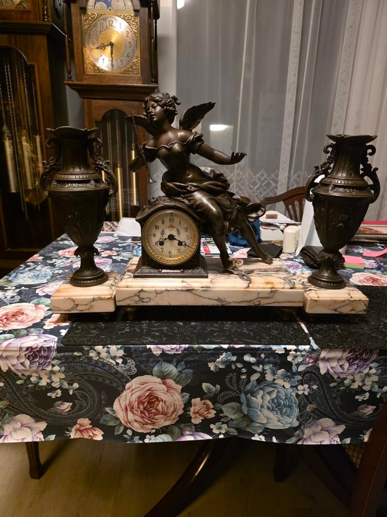 Antieke Bronzen Klok met Engelenbeeld en Vazen, Antiek en Kunst, Antiek | Klokken, Ophalen