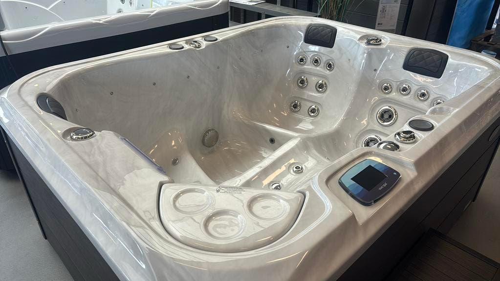 Vivo Spa 505-N 216x165x82 cm kleine jacuzzi 3 personen, Ophalen, Nieuw, Inbouw, Trap