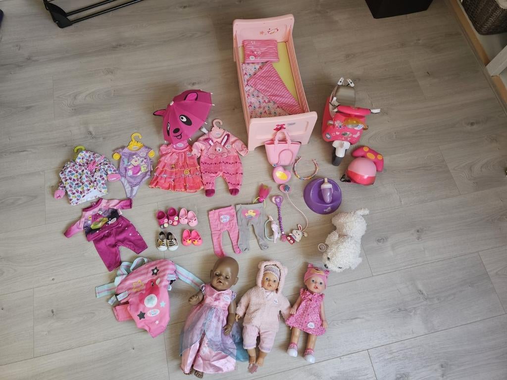 Grote BabyBorn set met poppen, kleding en accessoires, Ophalen, Zo goed als nieuw, Babypop
