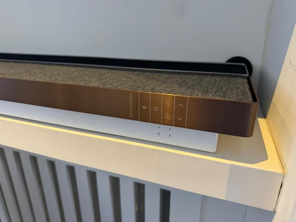 Beosound Stage soundbar | Bronze Tone | B&O Bang en Olufsen, Ophalen, Info@bang-olufsen.dk, Zo goed als nieuw, Bluetooth
