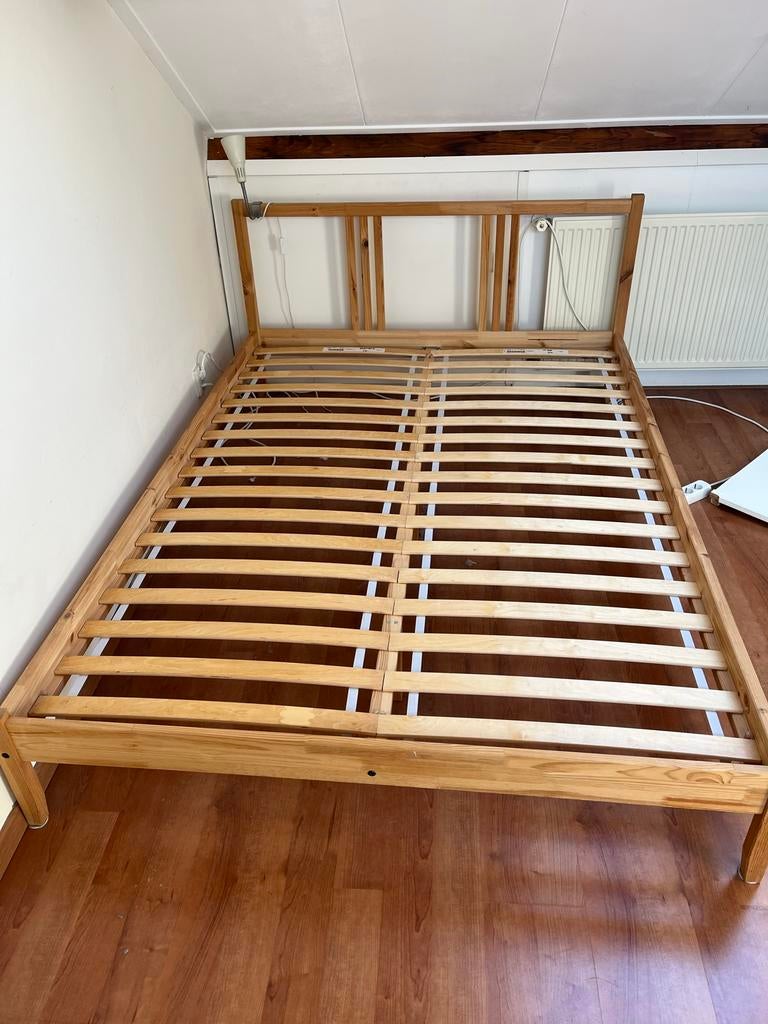 Ikea bedframe FJELLSE met lattenbodem 140x200, Huis en Inrichting, Slaapkamer | Bedden, Ophalen, Gebruikt, Bruin, Tweepersoons