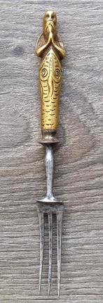 17 de eeuw Vork Vleesprikker Bronzen Handvat Jonas + Walvis, Antiek en Kunst, Antiek | Gereedschap en Instrumenten, Ophalen of Verzenden