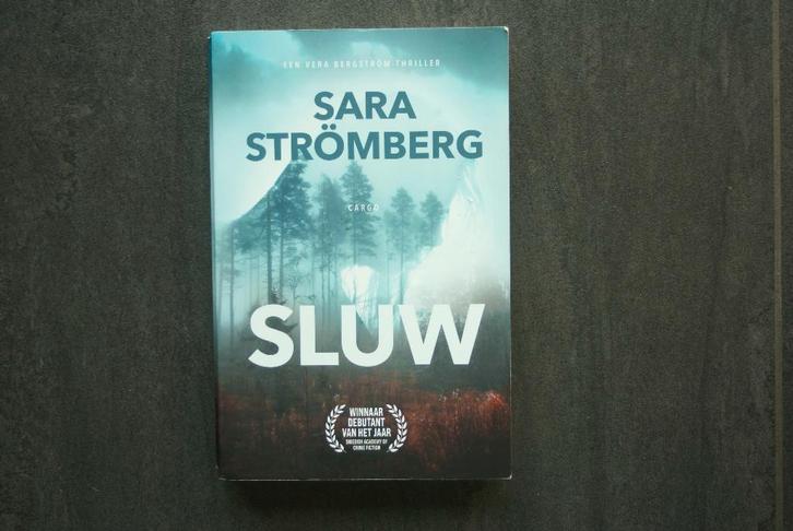 SLUW..... Sara Stròmberg........... 2023, Boeken, Thrillers, Zo goed als nieuw, Ophalen of Verzenden