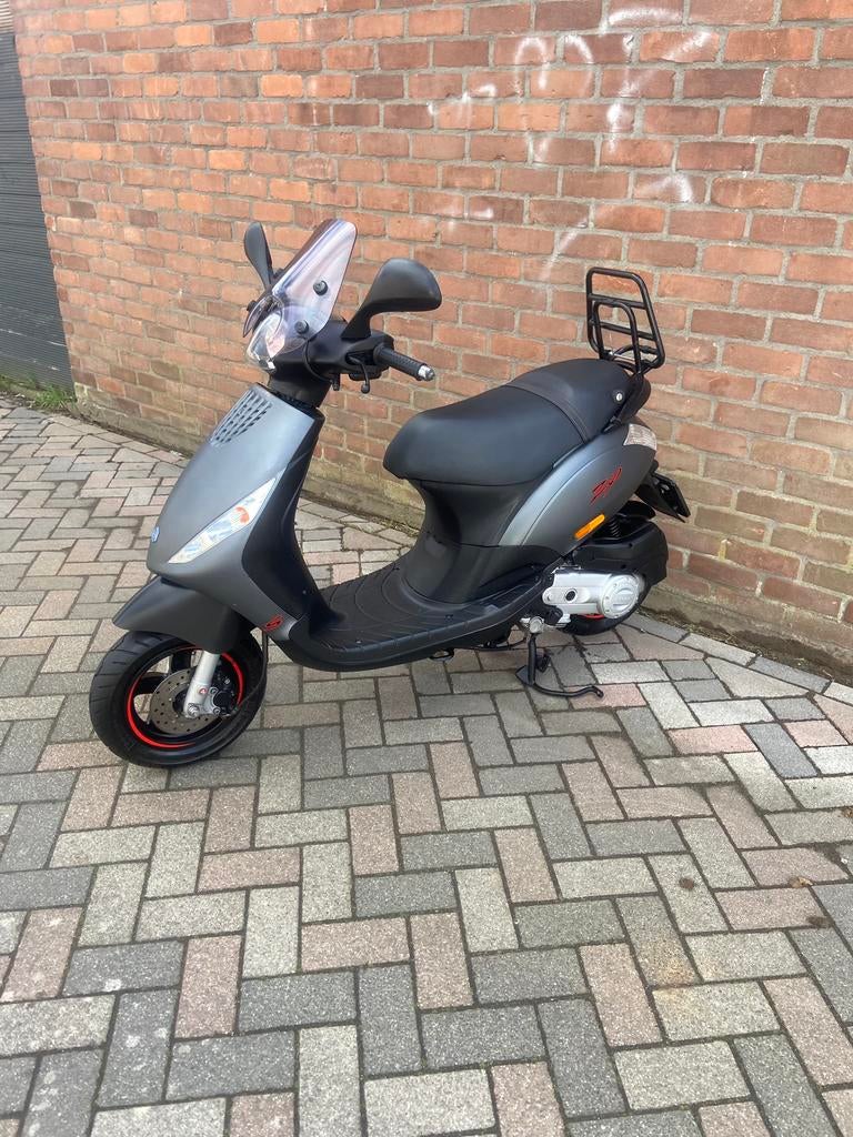 Piaggio Zip 4T 50cc injectie I-Get 2021 brom 4.131 km, Fietsen en Brommers, Scooters | Piaggio, Nieuw, Zip, Maximaal 45 km/u, Benzine