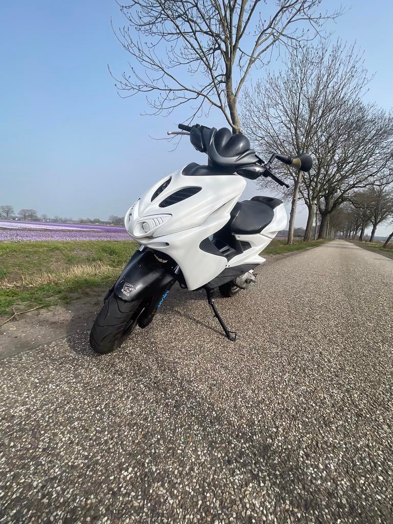 Yamaha aerox 70cc 2t geel kenteken GEEN wok, Fietsen en Brommers, Scooters | Yamaha, Ophalen, Zo goed als nieuw, Tweetakt, Aerox