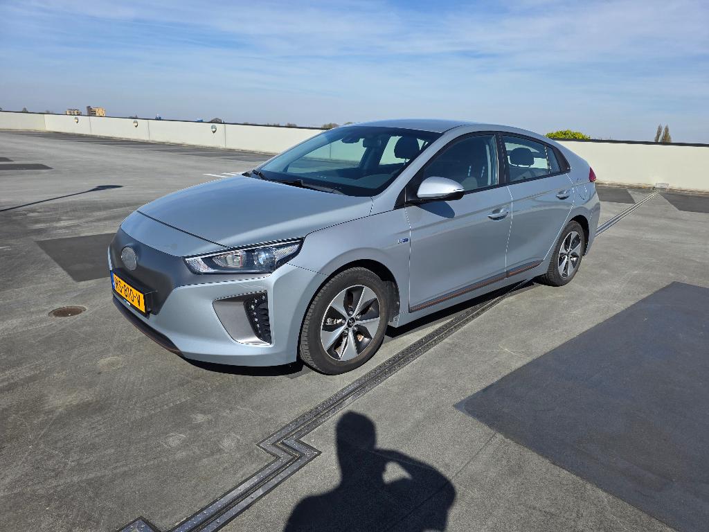 Hyundai IONIQ EV 2018 | Dealer onderhouden | New APK | 28kWh, Auto's, Hyundai, Stof, 0 kg, Origineel Nederlands, Elektrisch