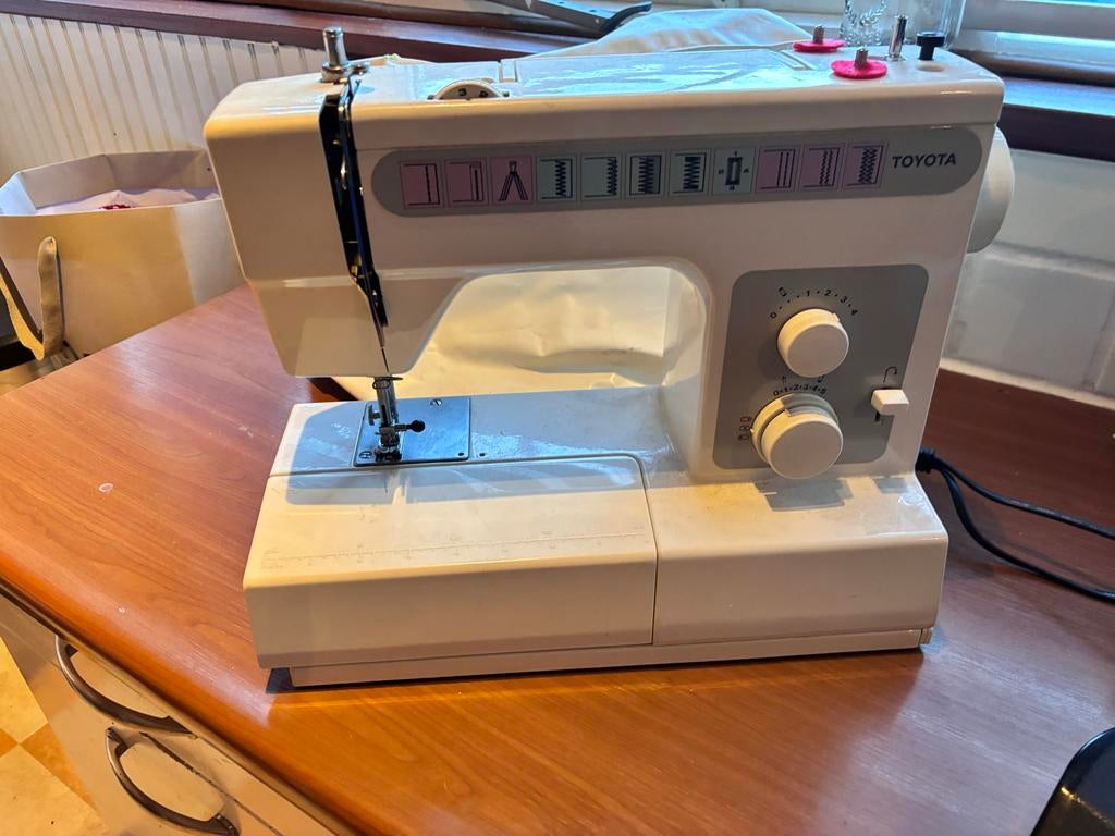 Naaimachine Toyota, Ophalen of Verzenden, Gebruikt, Naaimachine, Overige merken