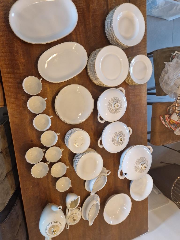 Uitgebreid wit servies met gouden rand, Antiek en Kunst, Ophalen