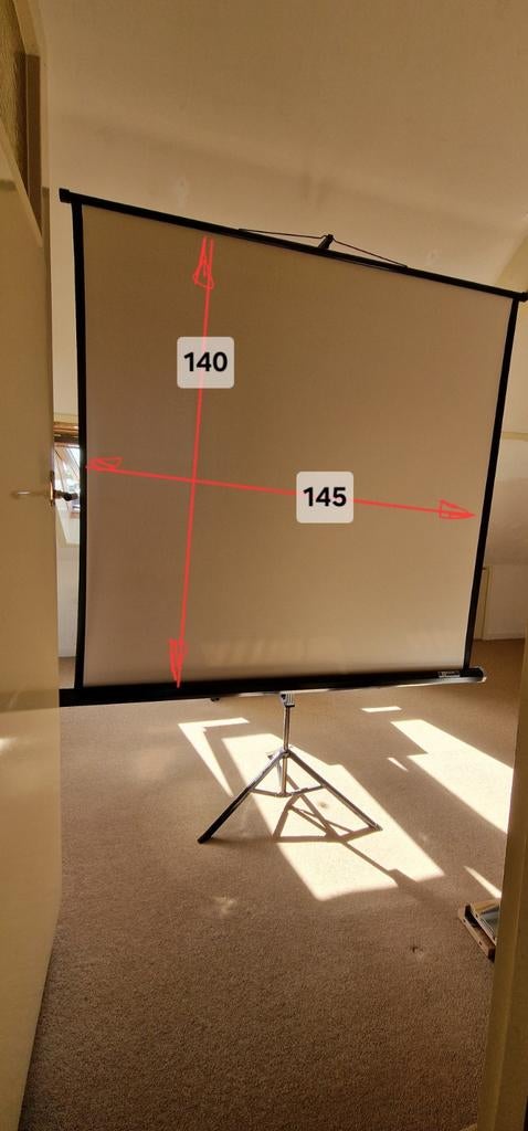 Projectiescherm met tafeltje, Ophalen