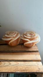 2 grote beige bloem roos kaarsen, Ophalen of Verzenden, Zo goed als nieuw