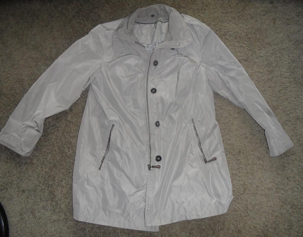 Klassieke grijze dames-regenjas, Witteveen, maat 42, Maat 42/44 (L), Ophalen of Verzenden, Zo goed als nieuw, Witteveen