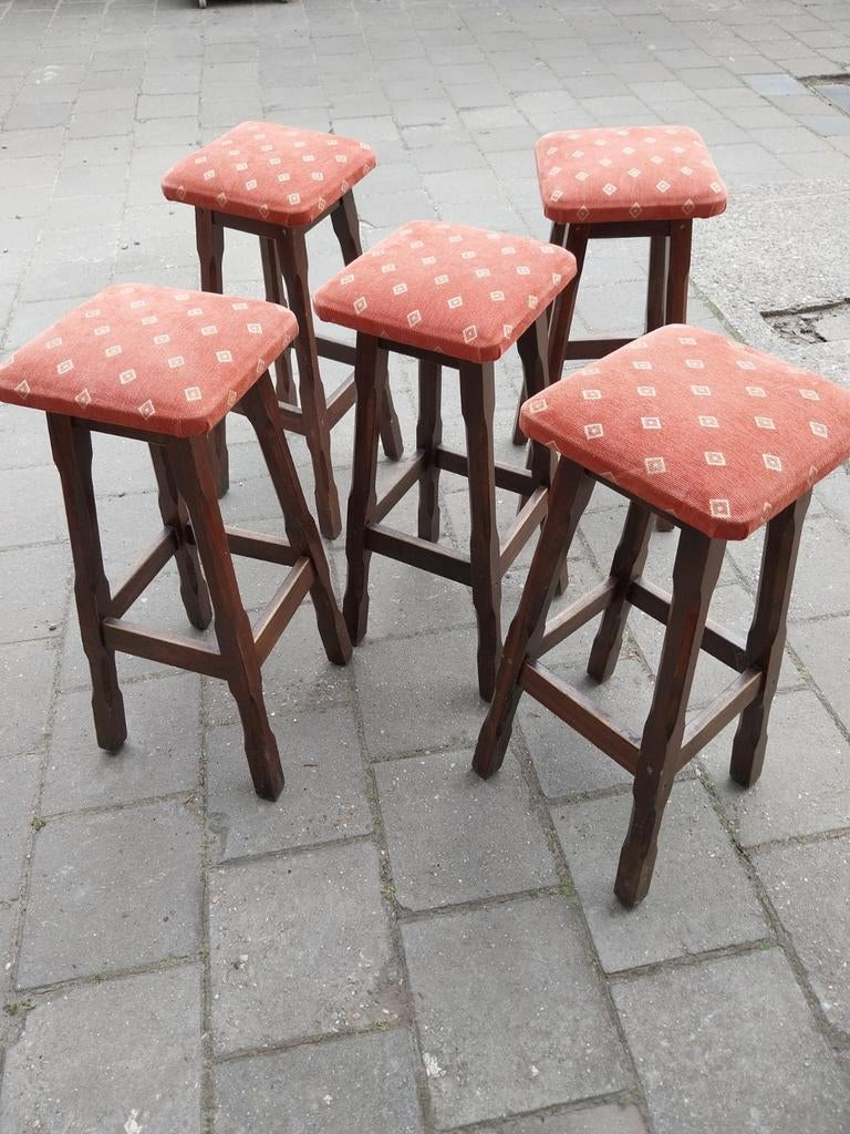 Set van 5 houten barkrukken met rode zitting, Ophalen