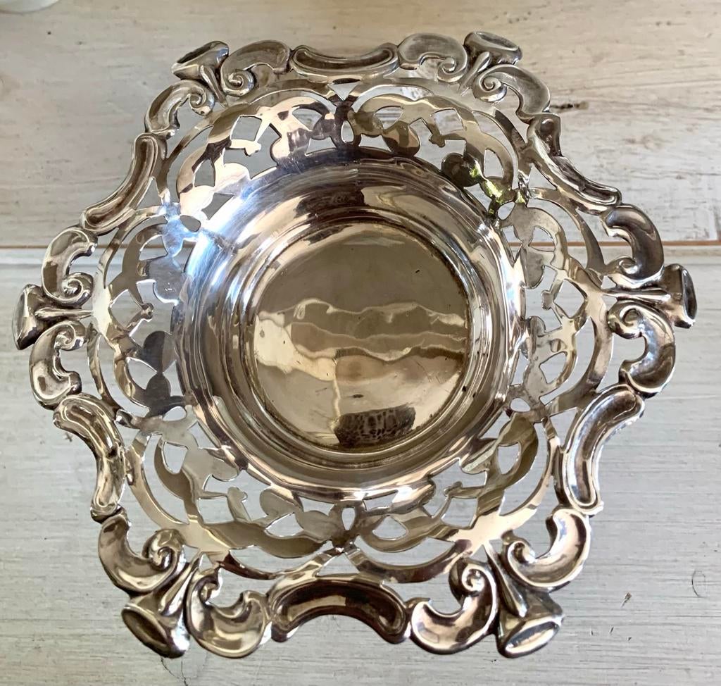 VERZILVERD KLEIN BONBONSCHAALTJE OP VOET BONBONS  SCHAALTJE, Ophalen of Verzenden