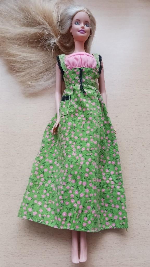 Vintage Barbie jurk groen 1975 en Barbie Mattel 1999, Verzamelen, Ophalen of Verzenden, Gebruikt, Pop
