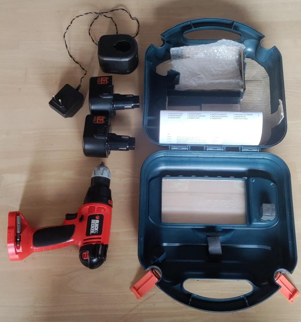 Black & Decker schroefmachine met twee accu's, Ophalen of Verzenden, Zo goed als nieuw, Minder dan 400 watt, Boor- en Schroefmachine