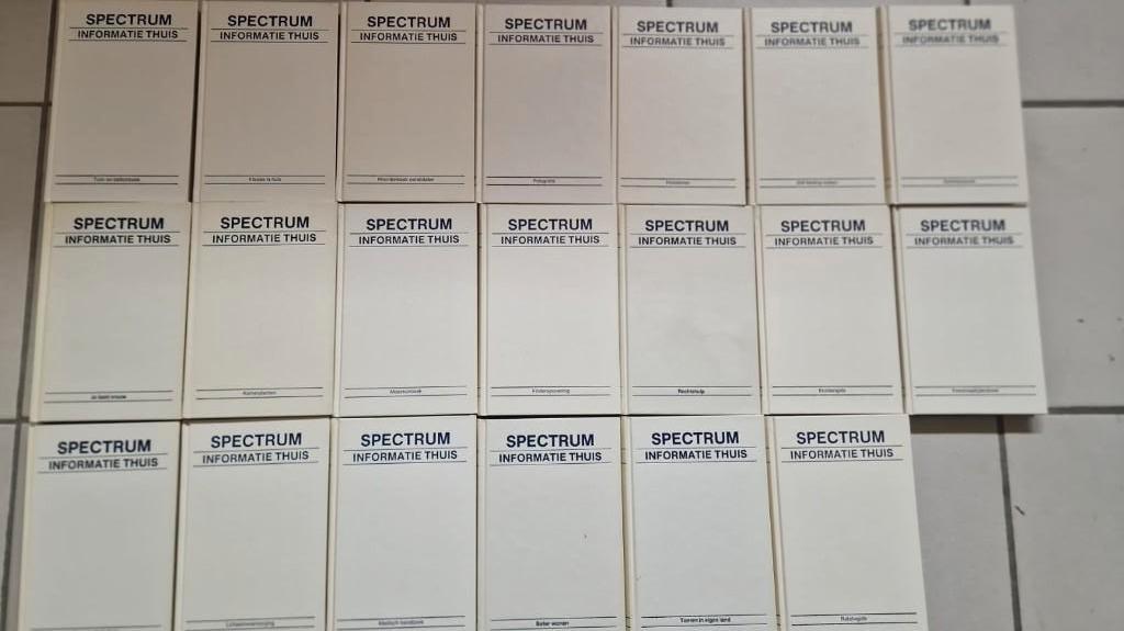 Encyclopedie Spectrum Informatie thuis, Boeken, Ophalen, Gelezen, Diverse auteurs