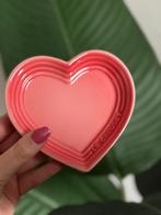 Le Creuset hartjes bord roze, Huis en Inrichting, Keuken | Servies, Bord, Nieuw, Ophalen of Verzenden, Bord(en)
