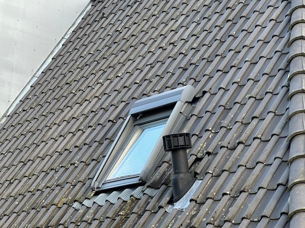 Velux dakraam 78x98cm met rolluik en zonwering, Ophalen, Gebruikt, Zwart, Overige typen
