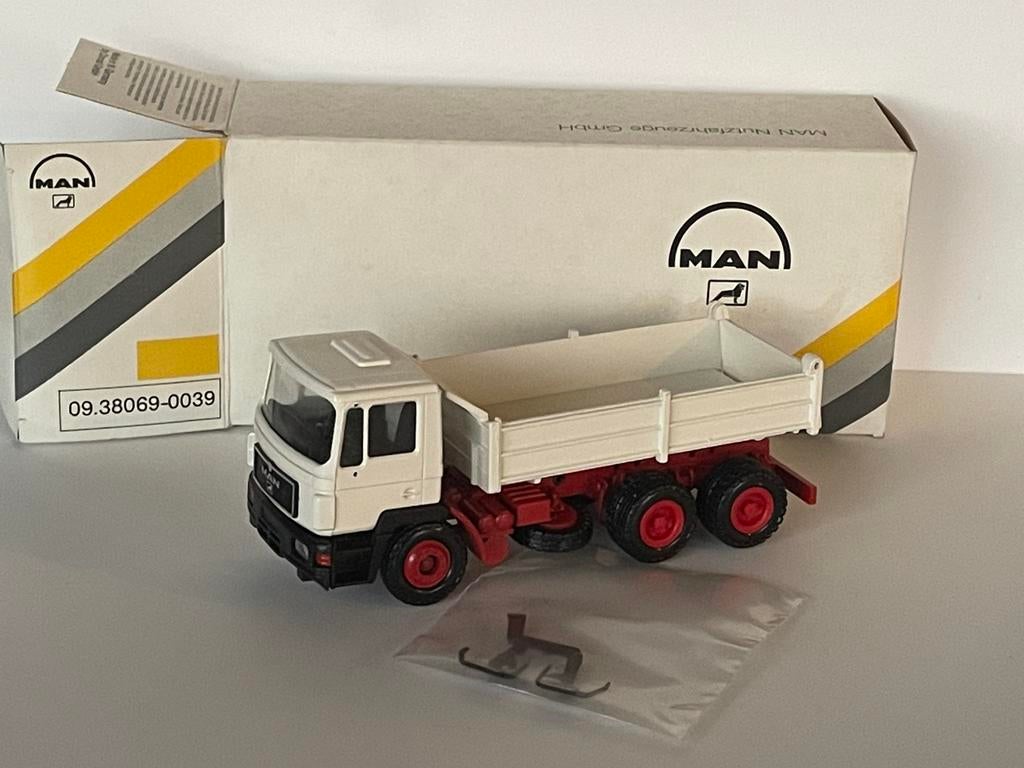 CONRAD 1:50 MAN F90 kipper, Hobby en Vrije tijd, Modelauto's | 1:50, Ophalen, Zo goed als nieuw, Bus of Vrachtwagen, Conrad