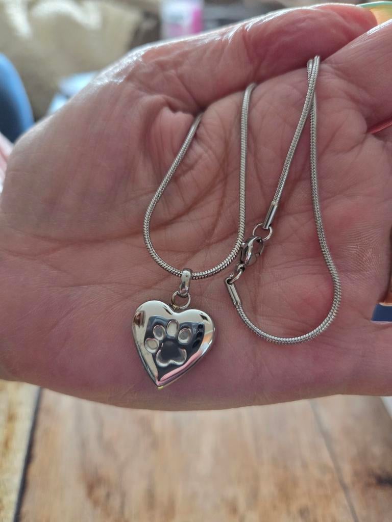 Honden As Ketting met Hart Hanger - RVS Gedenksieraad, Nieuw, Ophalen of Verzenden, Zilver, Overige materialen