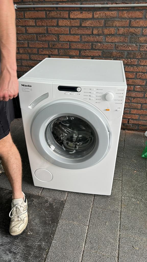 Miele wasmachine – goed werkend –recent onderdelen vervangen, Ophalen, Zo goed als nieuw, 1200 tot 1600 toeren, 85 tot 90 cm