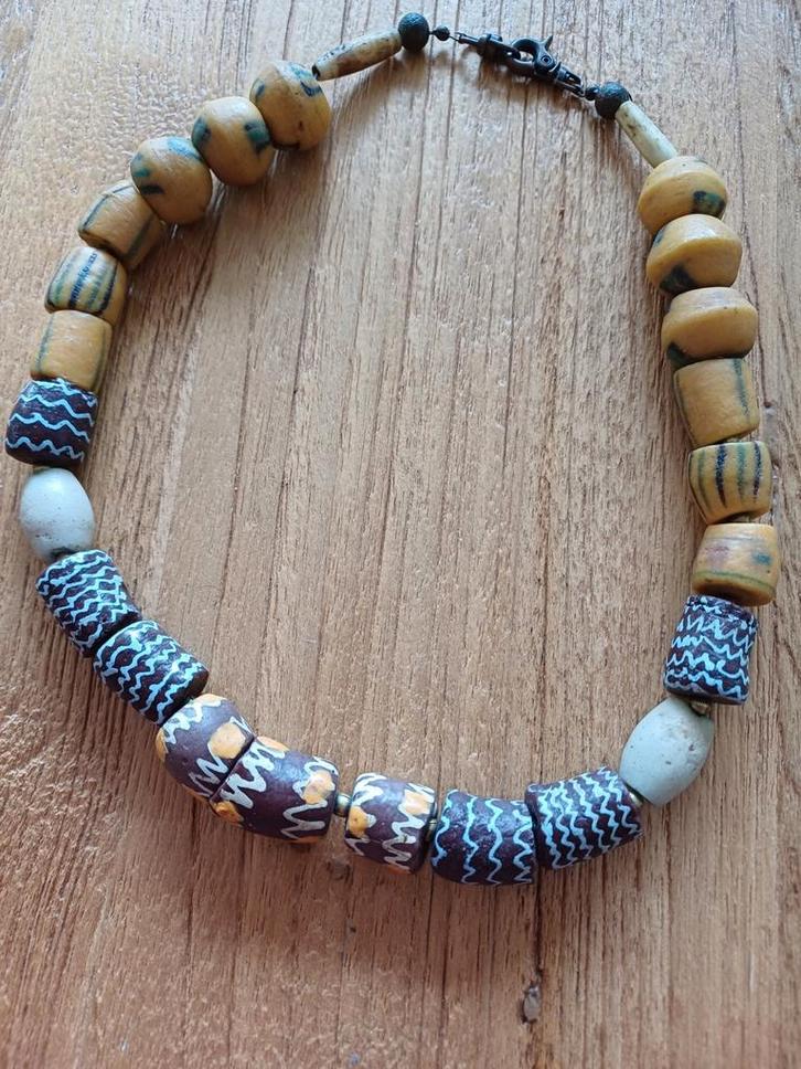 Unieke glaskralen ketting - Handgemaakt, Sieraden, Tassen en Uiterlijk, Kettingen, Gebruikt, Overige materialen, Bruin, Ophalen of Verzenden