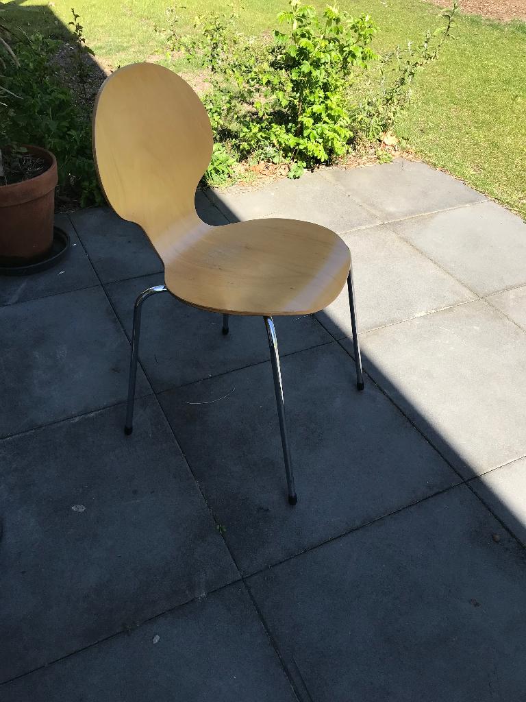 Vier blankhouten vlinderstoelen  met rvs-poten, Huis en Inrichting, Ophalen, Minder dan 50 cm, Gebruikt, Overige kleuren