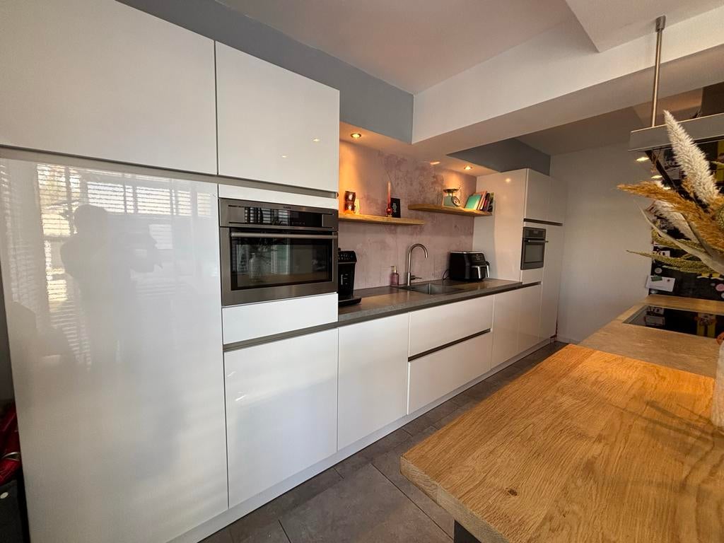 Moderne hoogglans witte keuken met eiland en apparatuur, Huis en Inrichting, Keuken | Complete keukens, Gebruikt, Overige typen