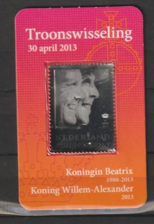 Modern 2013 postfris Troonswisseling zilveren zegel in mapje, Postzegels en Munten, Postzegels | Nederland, Verzenden, Na 1940