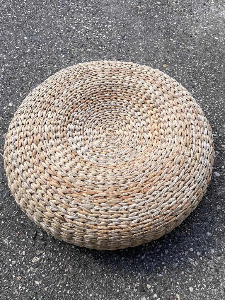 Ronde rieten poef / voetenbank, Huis en Inrichting, Banken | Voetenbanken en Poefen, Ophalen, Minder dan 50 cm, Gebruikt, Riet of Rotan